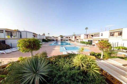 Day, Pool view, Swimming pool, sunbed