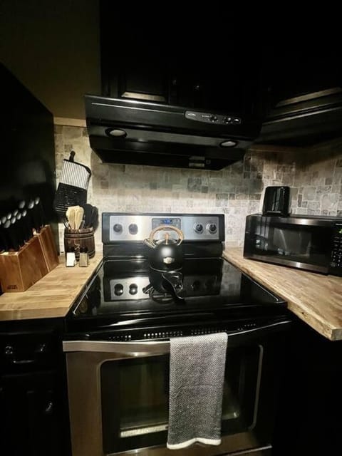 Moonshine Manor-Pets Ok-w/d-Pool Table-Arcade-Hot Tub Chalet in Gatlinburg