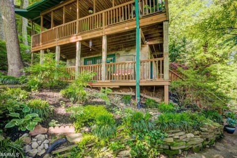 Moonshine Manor-Pets Ok-w/d-Pool Table-Arcade-Hot Tub Chalet in Gatlinburg