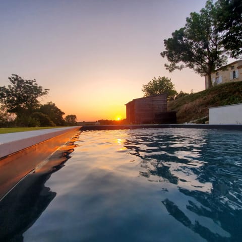 Day, Pool view