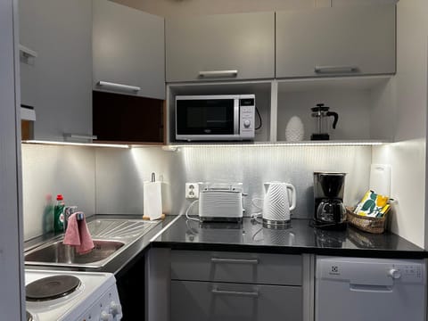 Coffee/tea facilities, Kitchen or kitchenette, dishwasher, minibar, pet friendly, stove, toaster