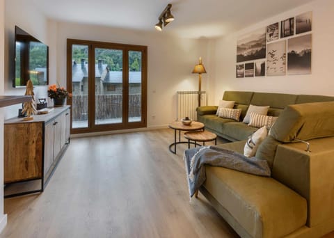 Communal lounge/ TV room, Balcony/Terrace, Living room
