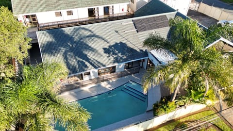 Property building, Day, Bird's eye view, Pool view, Swimming pool, Time of day