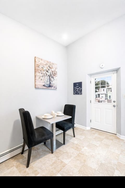 Escape your everyday in your COZY HIDEAWAY Feel right at home Relax recharge & unwind Apartment in Watervliet