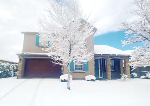 Cozy hideaway 30 miles to Mt Rose Ski, Tahoe/ Reno House in Reno