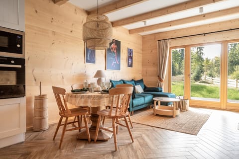 Kitchen or kitchenette, Living room, Seating area, Dining area, pet friendly
