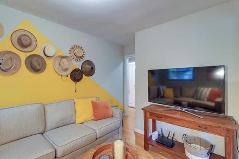 Ann Arbor Home with Deck, 2 Mi to Michigan Stadium! House in Ann Arbor