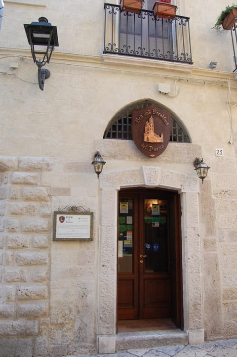 Facade/entrance