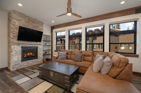 TV and multimedia, Living room, Seating area, fireplace, furniture