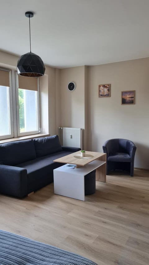 Living room, Seating area, internet