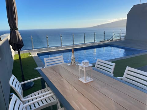Patio, Natural landscape, View (from property/room), Balcony/Terrace, Mountain view, Pool view, Sea view, Swimming pool, sunbed