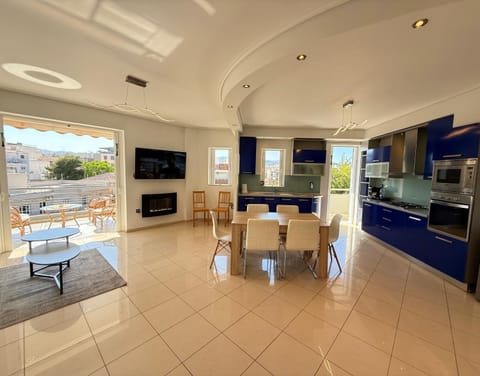 TV and multimedia, Kitchen or kitchenette, Living room, Seating area, Dining area, oven, stove