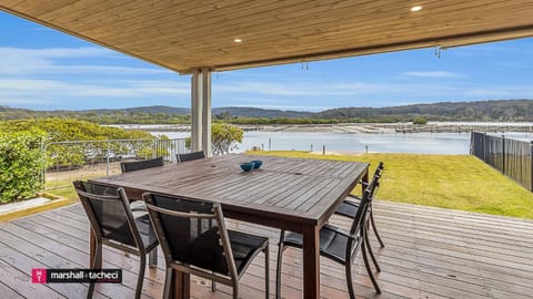 Patio, View (from property/room), Balcony/Terrace, Dining area, Lake view, Sea view