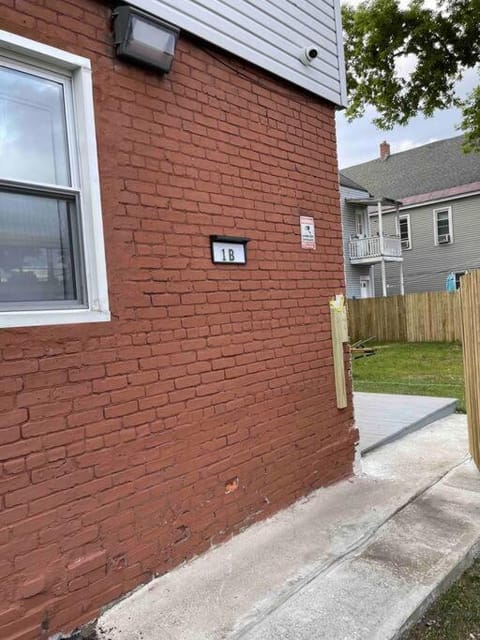 Two bedrooms with parking & washer/dryer Apartment in Schenectady