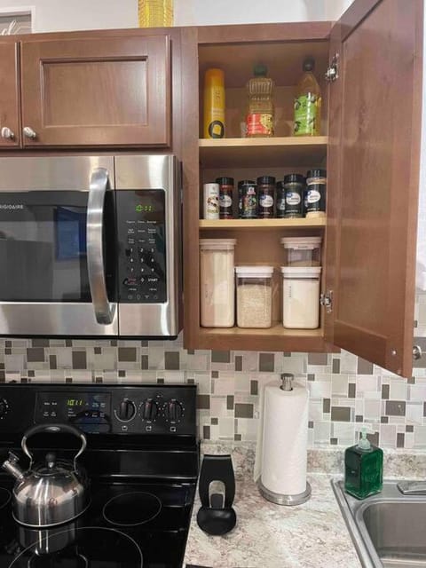 Two bedrooms with parking & washer/dryer Apartment in Schenectady