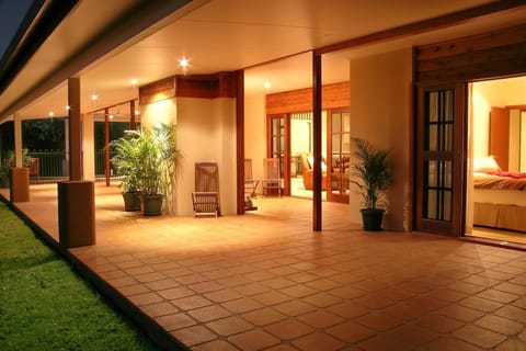 Facade/entrance, Balcony/Terrace