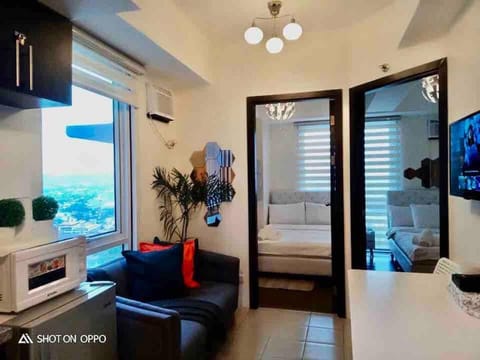 TV and multimedia, Kitchen or kitchenette, Living room, Photo of the whole room, Seating area, Dining area