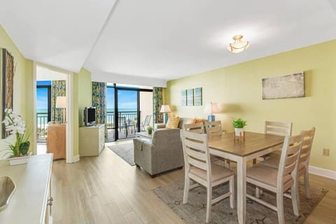 TV and multimedia, View (from property/room), Balcony/Terrace, Living room, Seating area, Dining area, Evening entertainment