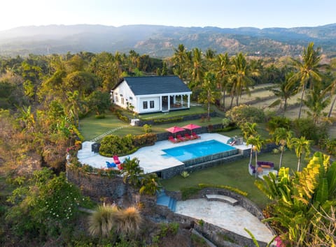 Property building, Day, Natural landscape, Bird's eye view, Garden view, Mountain view, Pool view, Swimming pool