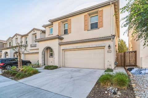 Property building, Street view