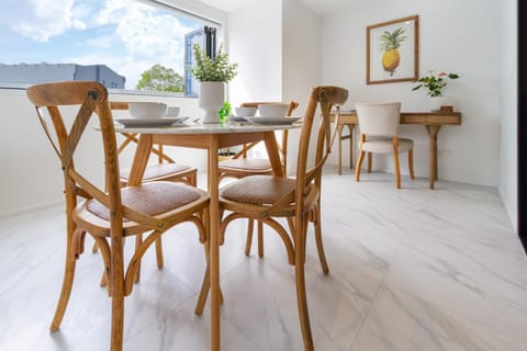 View (from property/room), Seating area, Dining area, hair dresser
