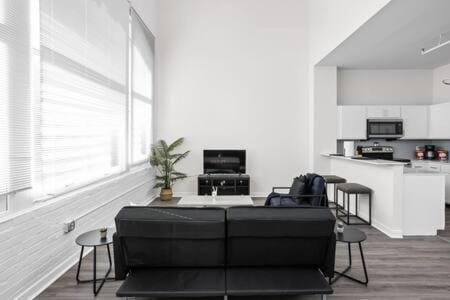5BR Cozysuites The Block with Pool Table Arcade Apartment in Indianapolis
