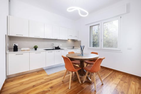 Kitchen or kitchenette, kitchen, kitchen