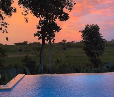 LA MEDDIAN SUNSET VIEW , private 1 bed room Villa in Sukawati