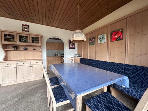 Kitchen or kitchenette, Seating area, Dining area