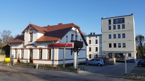 Property building, Street view, Location