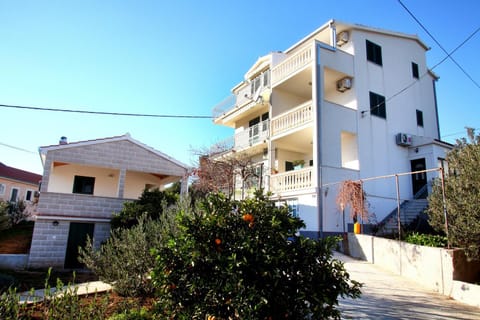 Facade/entrance, Facade/entrance