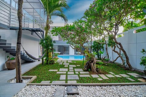 Garden, Garden, Garden view, Pool view, Swimming pool, Swimming pool, sunbed