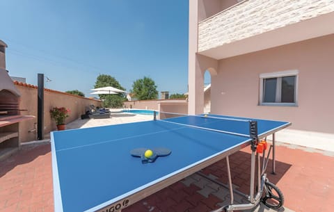 Patio, Day, BBQ facilities, Table tennis
