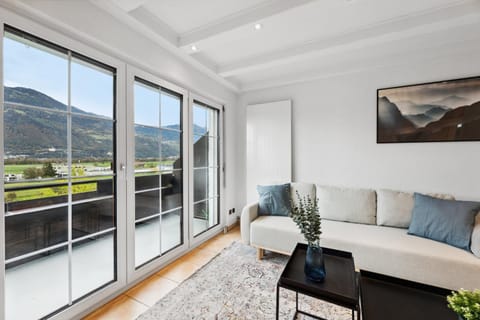 Natural landscape, View (from property/room), Balcony/Terrace, Living room, Seating area, Mountain view