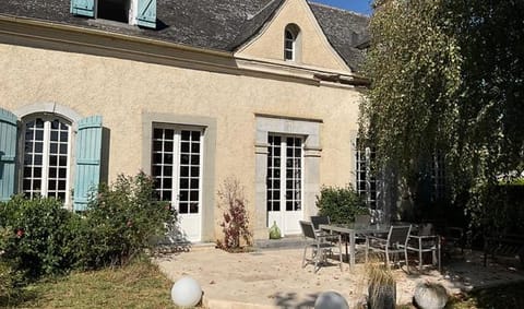 Property building, Patio, Balcony/Terrace, Garden view