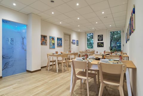 Seating area, Dining area