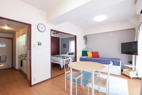 Bed, TV and multimedia, Living room