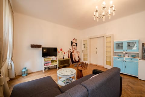 Communal lounge/ TV room, TV and multimedia, Living room, Seating area