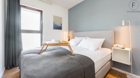 Bed, Photo of the whole room, Seating area, Bedroom