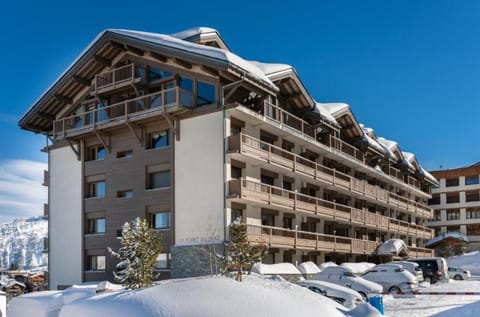 Property building, Facade/entrance, Winter