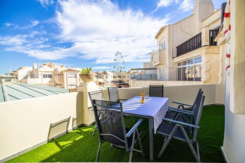 Property building, Balcony/Terrace, Dining area