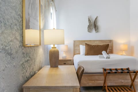 Bed, Photo of the whole room, Seating area, Bedroom, towels