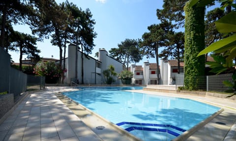 Property building, Summer, Pool view, Swimming pool