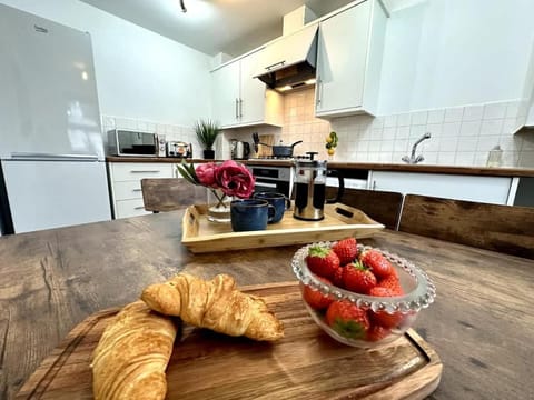 Dale House by Blue Skies Stays House in Middlesbrough