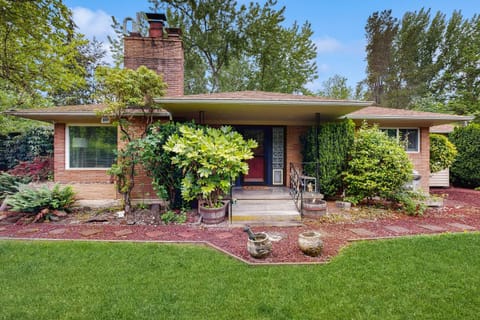 Historic SW Portland Sanctuary House in Tigard