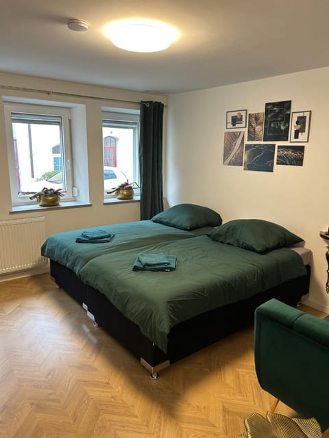 Bed, Photo of the whole room, Bedroom, towels