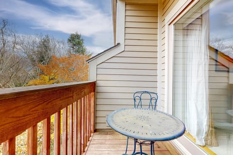 Snow Creek 43 Apartment in Warren