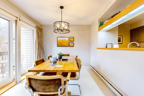 Snow Creek 43 Apartment in Warren