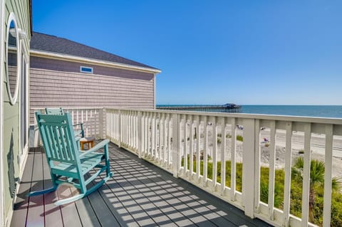 Beachfront Murrells Inlet Home - Walk to Pier! House in Garden City