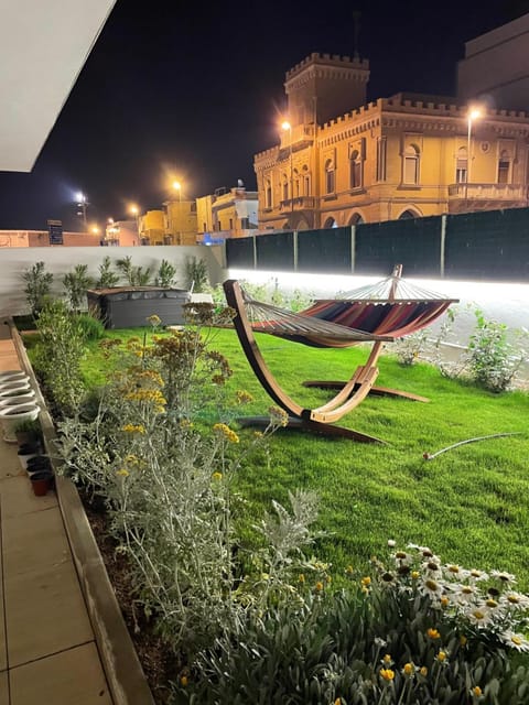 Garden, Hot Tub